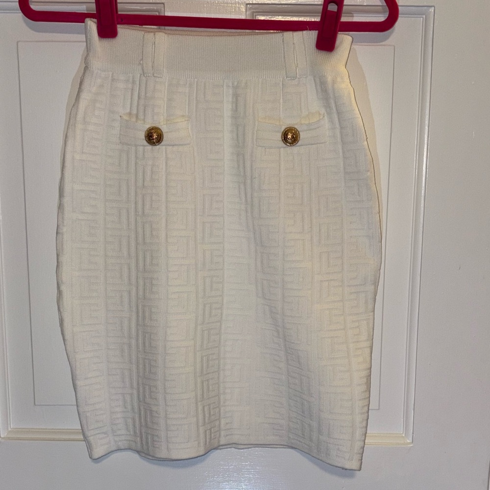 Elegant Cream Textured Pencil Skirt
